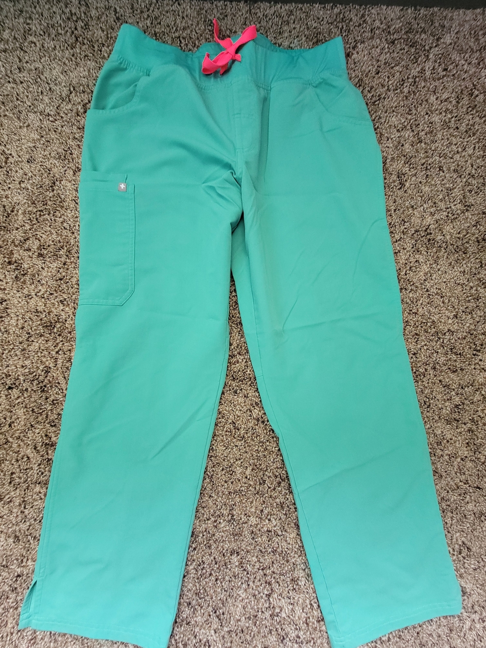 Figs Women's Kade Cargo Scrub Pants In Surgical Green L/P